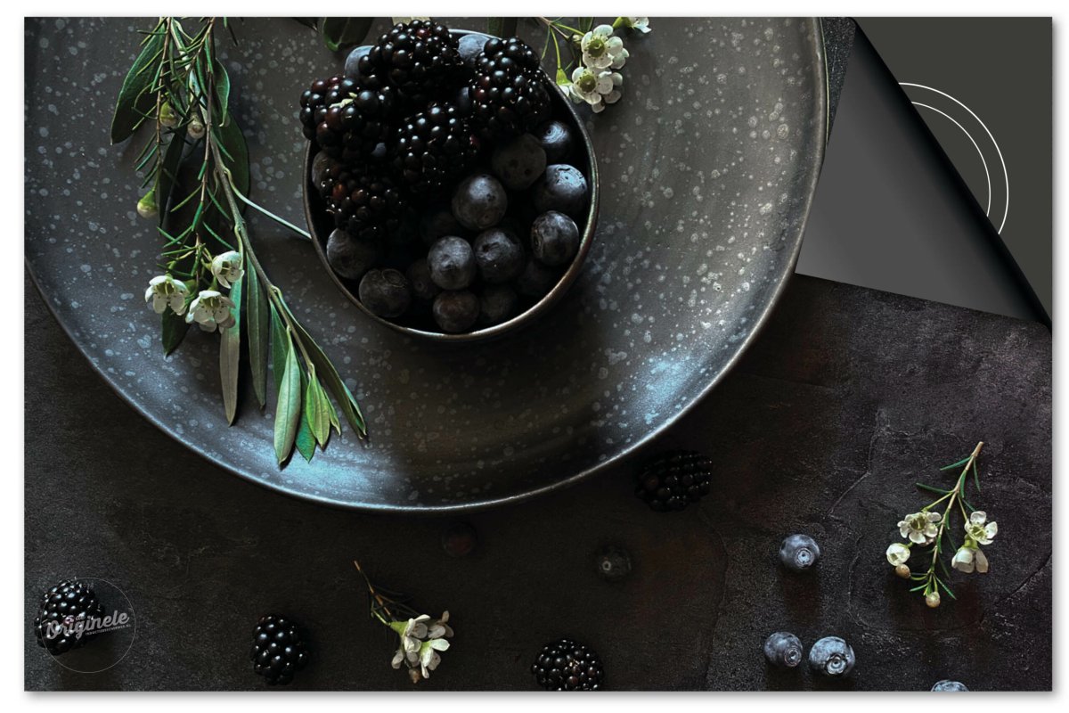Inductiebeschermer Flatlay – Servies zwart met donker fruit - Afbeelding 2